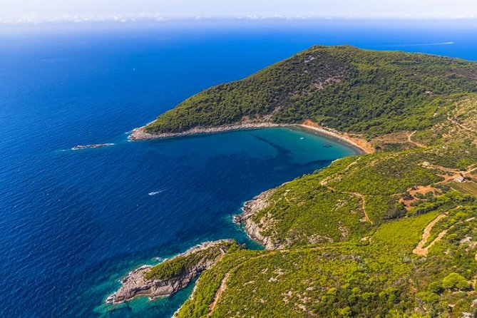 BLUE CAVE&GREEN CAVES /ŠUNJ beach Speedboat tour- WITH DRINKS - Group size and timing: getting the best odds at the caves