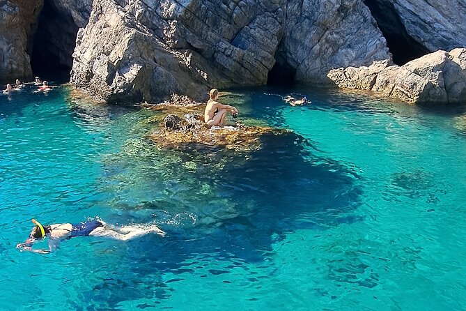 Blue & Green cave,Šunj beach - with drinks small group speedboat - Getting on board at Petar Sorkocevic Summerhouse (and how not to waste time)