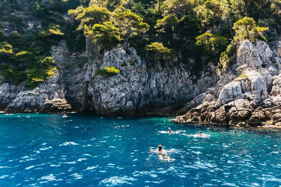 Dubrovnik: Blue Cave and Elafit Small Group Boat Exploration - Meeting at Lapadska Obala 4 and getting to the pier