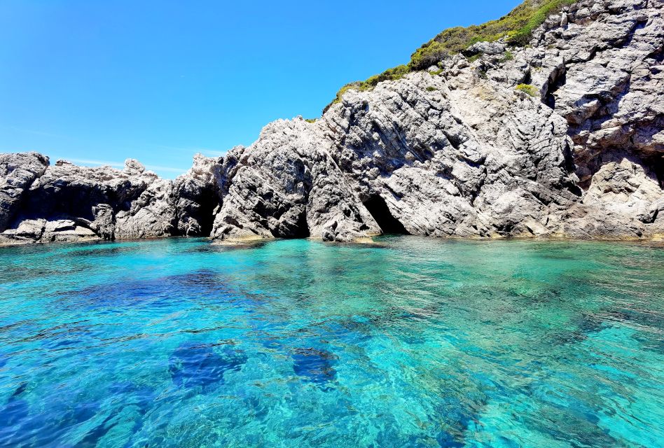 Dubrovnik: Blue Cave & Sunj Beach Boat Tour with Drinks - Blue Cave on Koločep: chasing that signature light