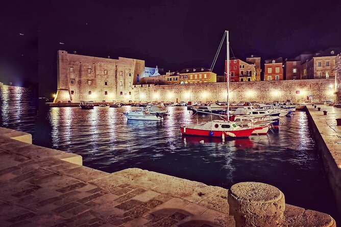 Dubrovnik By Night Walking Tour - Luza Square and Orlando’s Column: Power in Stone