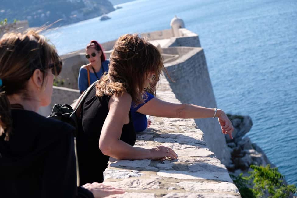Dubrovnik: City Walls Tour for Early Birds & Sunset Chaser - What to bring so the walls feel enjoyable, not annoying