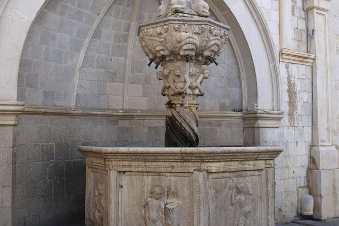 Dubrovnik Discovery Old Town Walking Tour - Timing, crowds, and footwear: Dubrovnik makes its own rules
