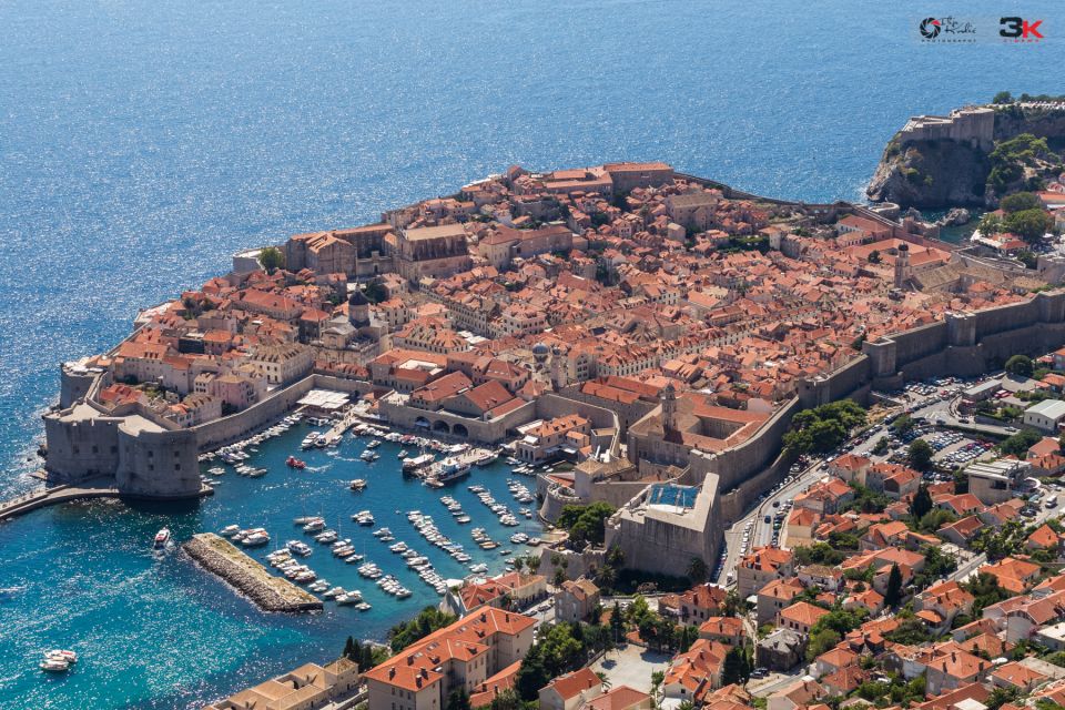 Dubrovnik: Explore Dubrovnik Old Town Walking Tour - The guides: what the best reviews reveal about the experience