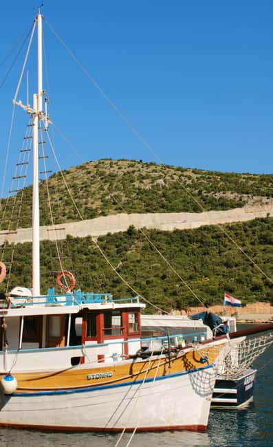 Dubrovnik: Full-Day Blue Cave & Elaphiti Islands Boat Tour - Small-Group Comfort and On-Board Treats