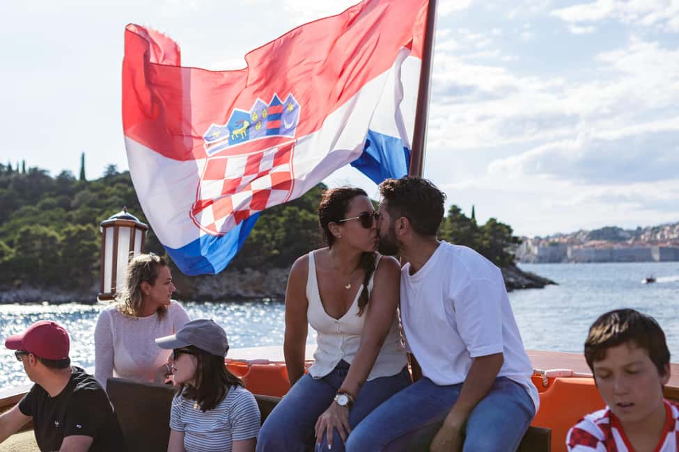 Dubrovnik: Galleon Sunset Cruise with a Live Guide & Drink - Meeting point and boarding: the Old Town pier setup