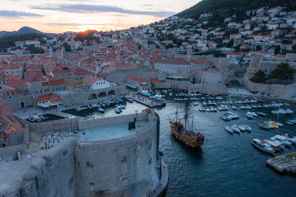 Dubrovnik: Galleon Sunset Cruise with a Live Guide & Drink - Entertainment on deck: fun without requiring big energy