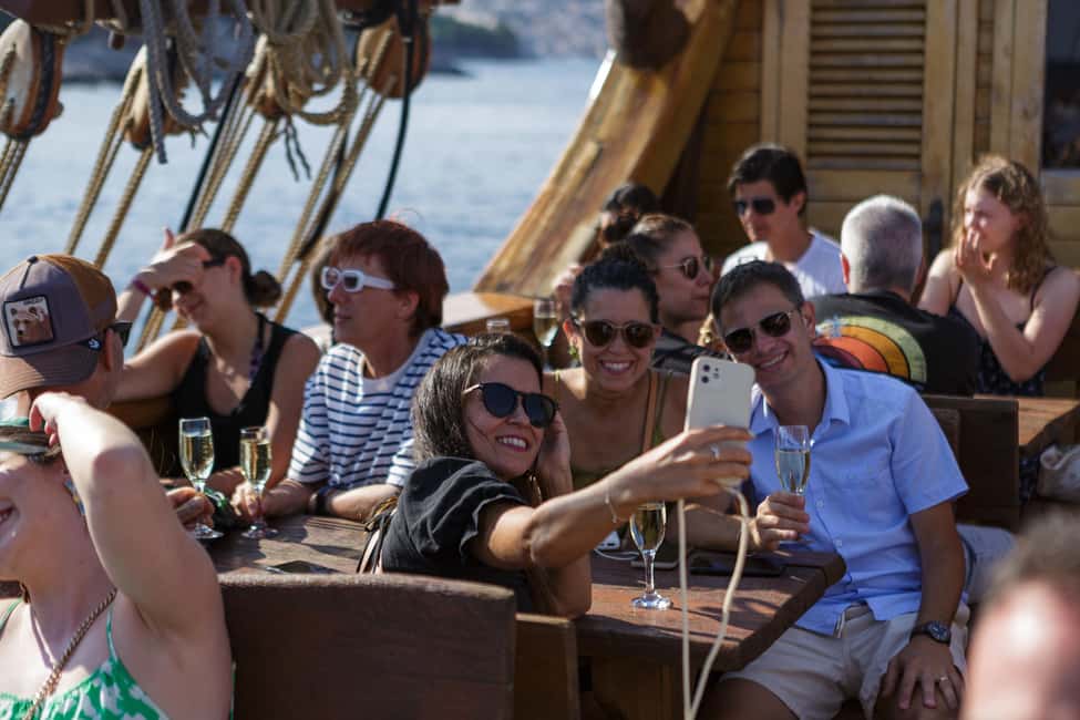 Dubrovnik: Galleon Sunset Cruise with a Live Guide & Drink - Price and value: what you’re paying for (and what you’re not)