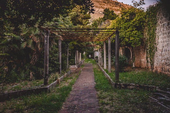 Dubrovnik Ghosts and Mystery Walking Tour - What the evening timing really does for you