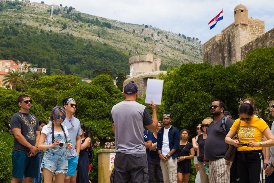 Dubrovnik Highlights & Game of Thrones Locations Tour - Finding the tour: Onofrio’s Fountain, red umbrella, and fast orientation