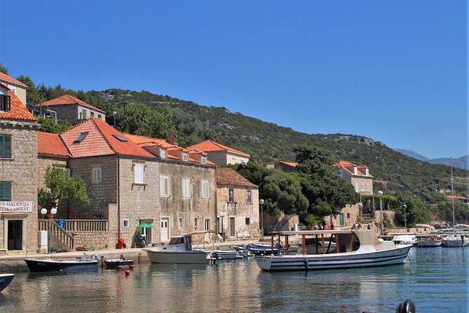Dubrovnik Island-Hopping Cruise in the Elaphites with Lunch - Lunch on the water: simple, included, and served while cruising