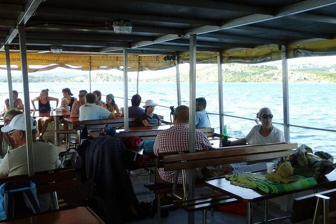 Dubrovnik Islands Boat Tour with Lunch and Unlimited Drinks - A full onboard meal: fish, chicken, or vegetarian, plus unlimited drinks