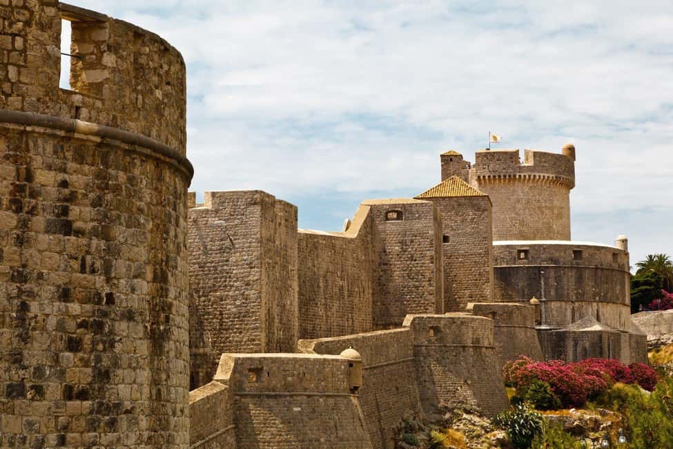 Dubrovnik: Old Town & City Walls Guided Tours Combo - Logistics that can make or break your day