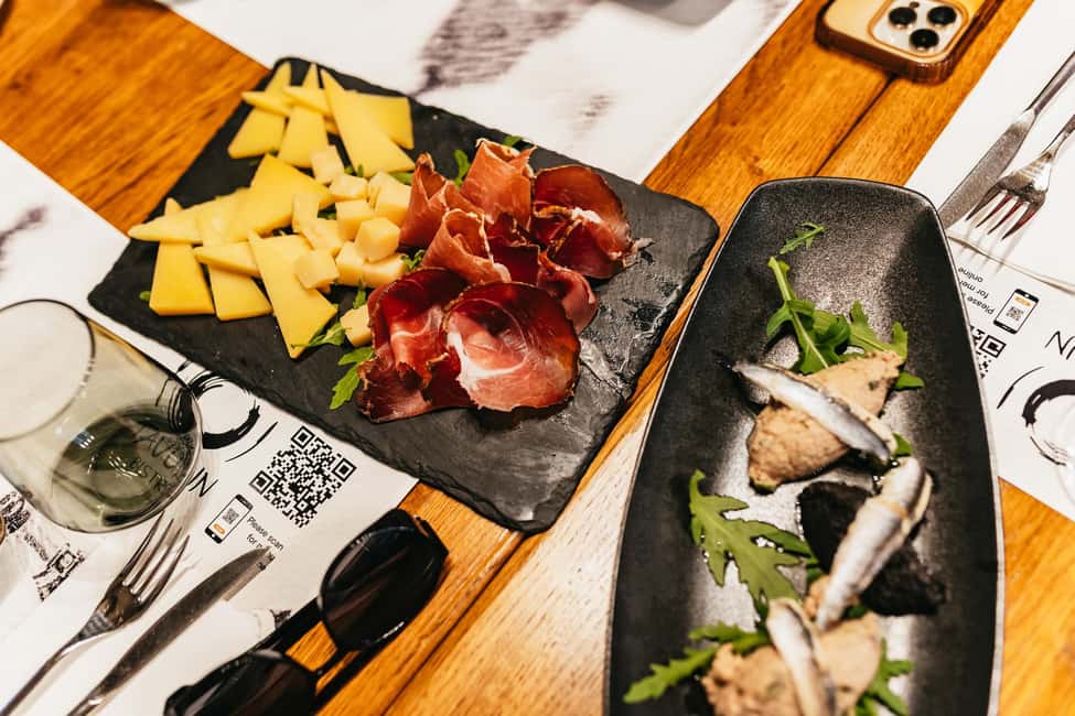 Dubrovnik: Old Town Food Tour - Old Town stories and landmarks: history without the lecture vibe