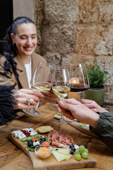 Dubrovnik Old Town: Night tour with History, Wine & Bites - Dubrovnik After Dark: Why This 2-Hour Format Works