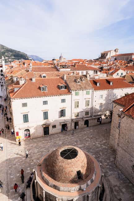 Dubrovnik Old Town: Night tour with History, Wine & Bites - Meeting at Velika Onofrijeva Fontana (and Finding It Fast)