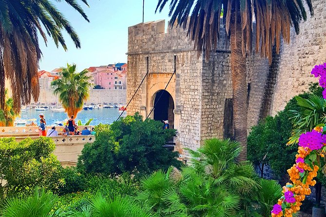 Dubrovnik: Old Town Walking Tour - Onofrio’s Fountain and Orlando’s Column: landmarks that explain civic life