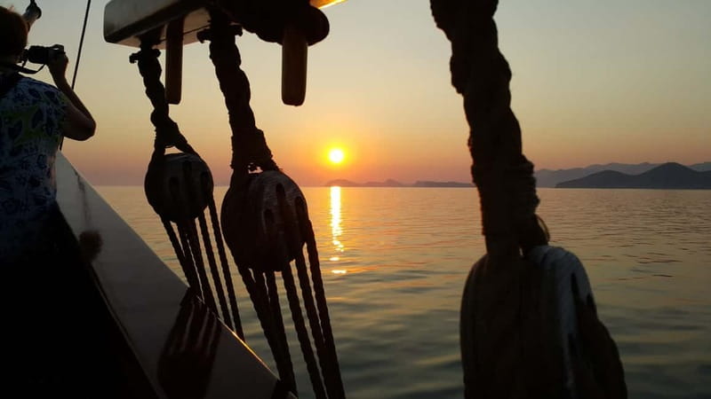 Dubrovnik: Panoramic Sunset Cruise on Karaka Ship - The 1.5-hour Dubrovnik sunset cruise: how the timing and pace works
