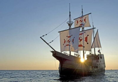 Dubrovnik: Panoramic Sunset Cruise on Karaka Ship - Inside the Karaka: what a wooden merchant-ship feel does for your evening