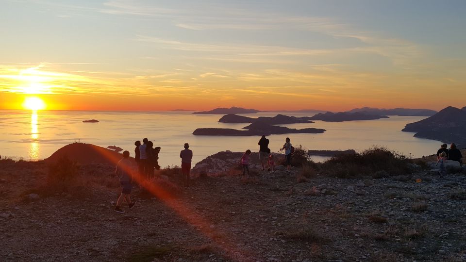 Dubrovnik: Sunset Panorama Tour with Glass of Wine - Guides, language options, and how you get the best angles