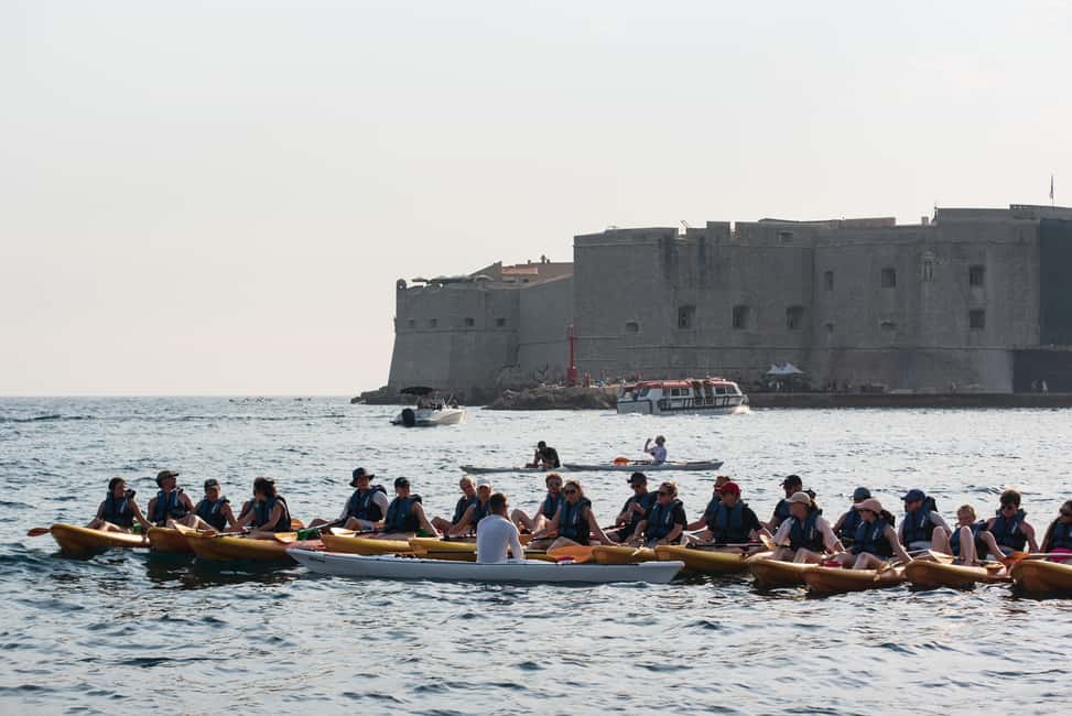 Dubrovnik: Sunset Sea Kayaking Tour - Group Size, Guides, and the Comfort of Being Looked After