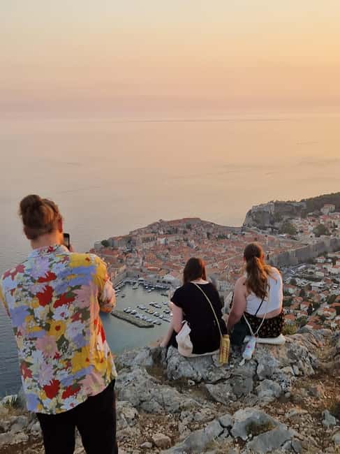 Dubrovnik: Sunset Wine Tasting At Panorama Point - The wine tasting setup: 3 local wines and homemade snacks