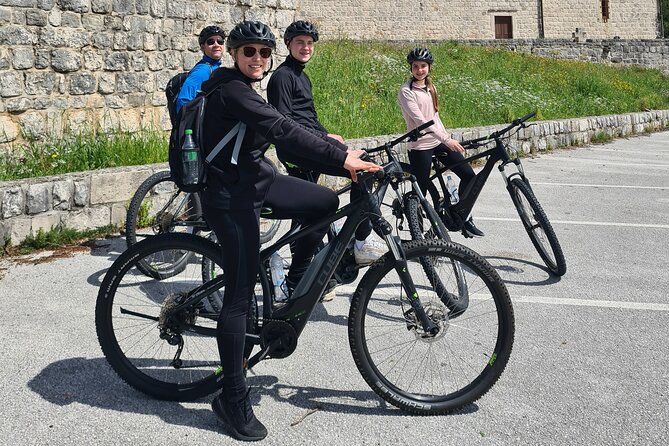E-Bike Tour + Gourmet Lunch + Wine Tasting (Small Group) - Lunch with wine tasting: 3 courses after the ride