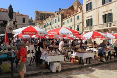 Explore Dubrovnik by Cable Car (ticket included) - Finding the start: Pile Square by Amerling fountain