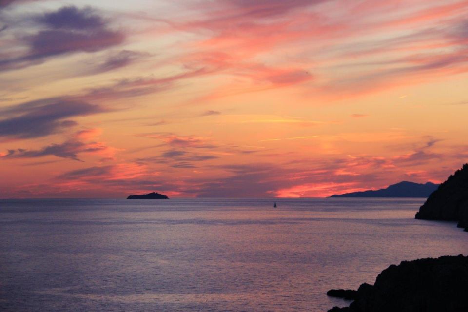 From Dubrovnik: Golden Hour Sunset Cruise with Free Drinks - Getting the Most From Your Seating and Photos