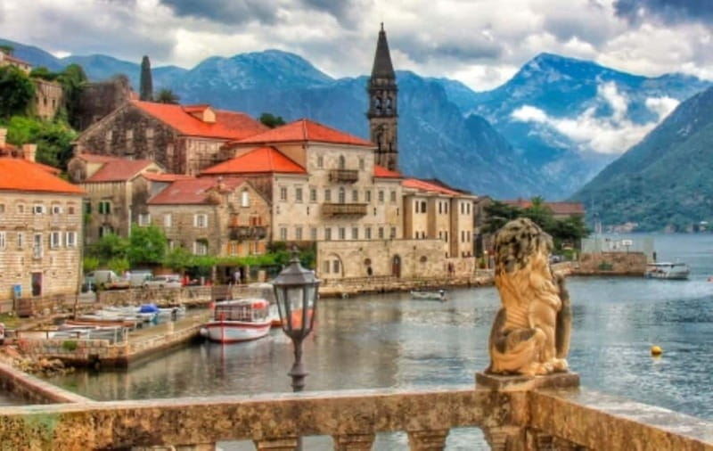 From Dubrovnik: Montenegro Day Trip with Cruise in Kotor Bay - What Can Go Wrong: Listening on the Bus and Staying Flexible on the Coast