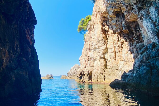 Luxury Private Boat Tour to Elaphiti Islands - Lunch rules: plan for food ashore, and let the skipper help