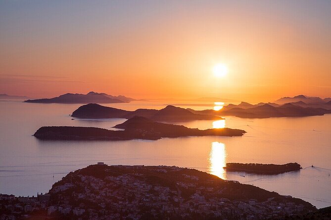 Panorama of the old town ( sunset, game of thrones locations) - Dubrovnik’s Old Town Walls Look Different From the Water