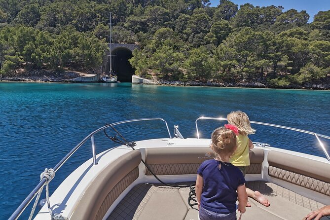 Private boat Tour - Dubrovnik Old Town and Elaphite islands - Sea-level views of Dubrovnik Old Town and the City Walls
