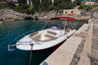 Private Speedboat Tour- Blue cave, sandy beaches and snorkelling - Šipan island lunch time: a slower island pace
