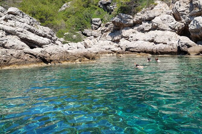 Rent a small boat without skipper - explore the islands and find hidden caves - Anchors, Lunch, and Secluded Coves: Turning a Ride Into a Day