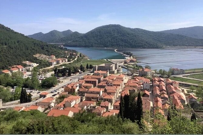 Ston Tour: City Walls, Saltworks, Wine & Adriatic Seafood - Oyster farm boat with Dea Fishing: what you get and what costs extra